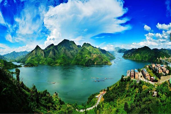 喀斯特奇觀打黛河天坑，一縣一品公益助農(nóng)，貴州羅甸特產(chǎn)羅甸玉