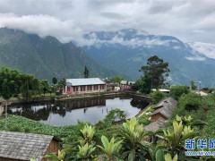 怒江怒族村寨老姆登：高山云海有客來(lái)