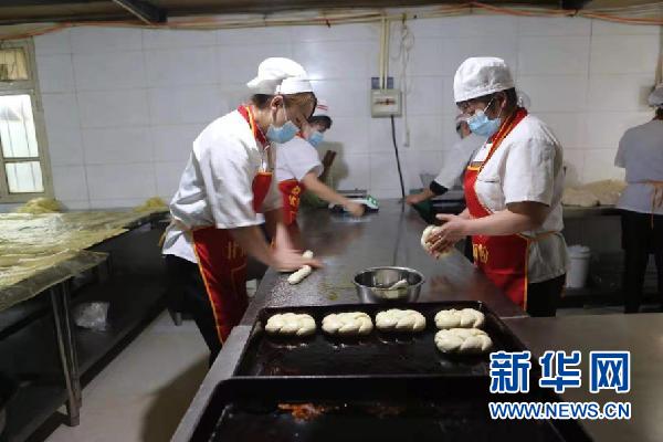 【新春走基層】甘肅武威：“烤出來”的扶貧車間