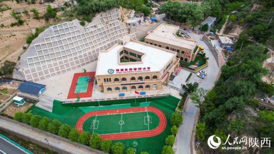新建的郝家橋小學(xué)。人民網(wǎng) 黨童攝