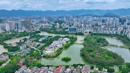  福州，全國最綠城市之一，鳥瞰西湖，宛如翡翠（央廣網(wǎng)發(fā) 石磊磊 攝）