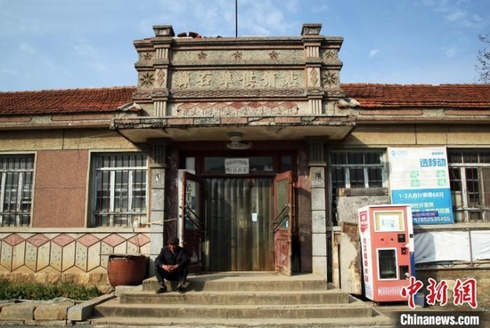 資料圖：山東煙臺一家充滿20世紀80年代懷舊風的老式“供銷社”商店。 王嬌妮 攝