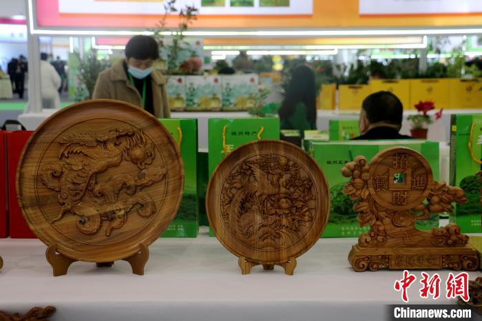 木雕展品。 陳家樂 攝
