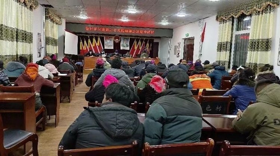 圖為向群眾宣講黨的二十大精神 圖片來源：秘境洛扎